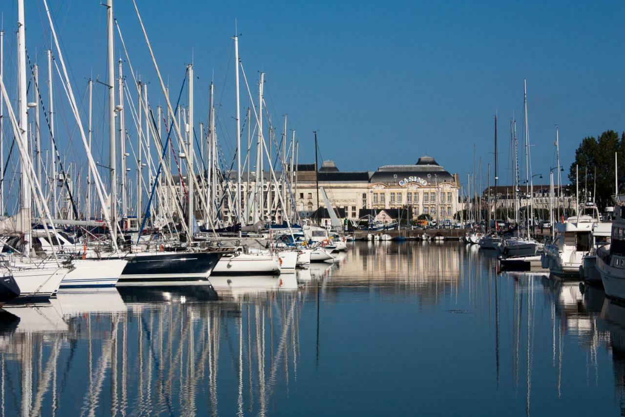 Les Quais De Trouville Экстерьер фото